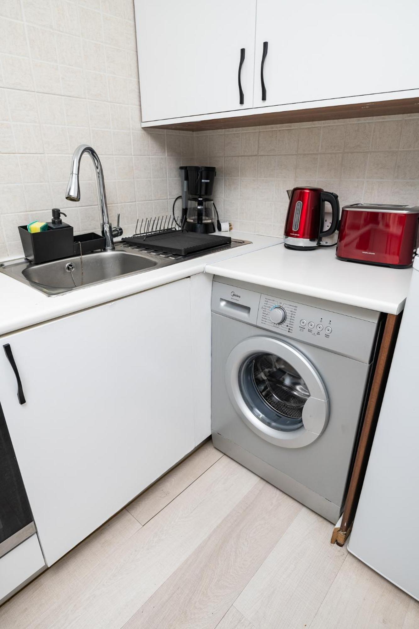 Lazuli Beach & Pool Apartment 501 لارنكا المظهر الخارجي الصورة