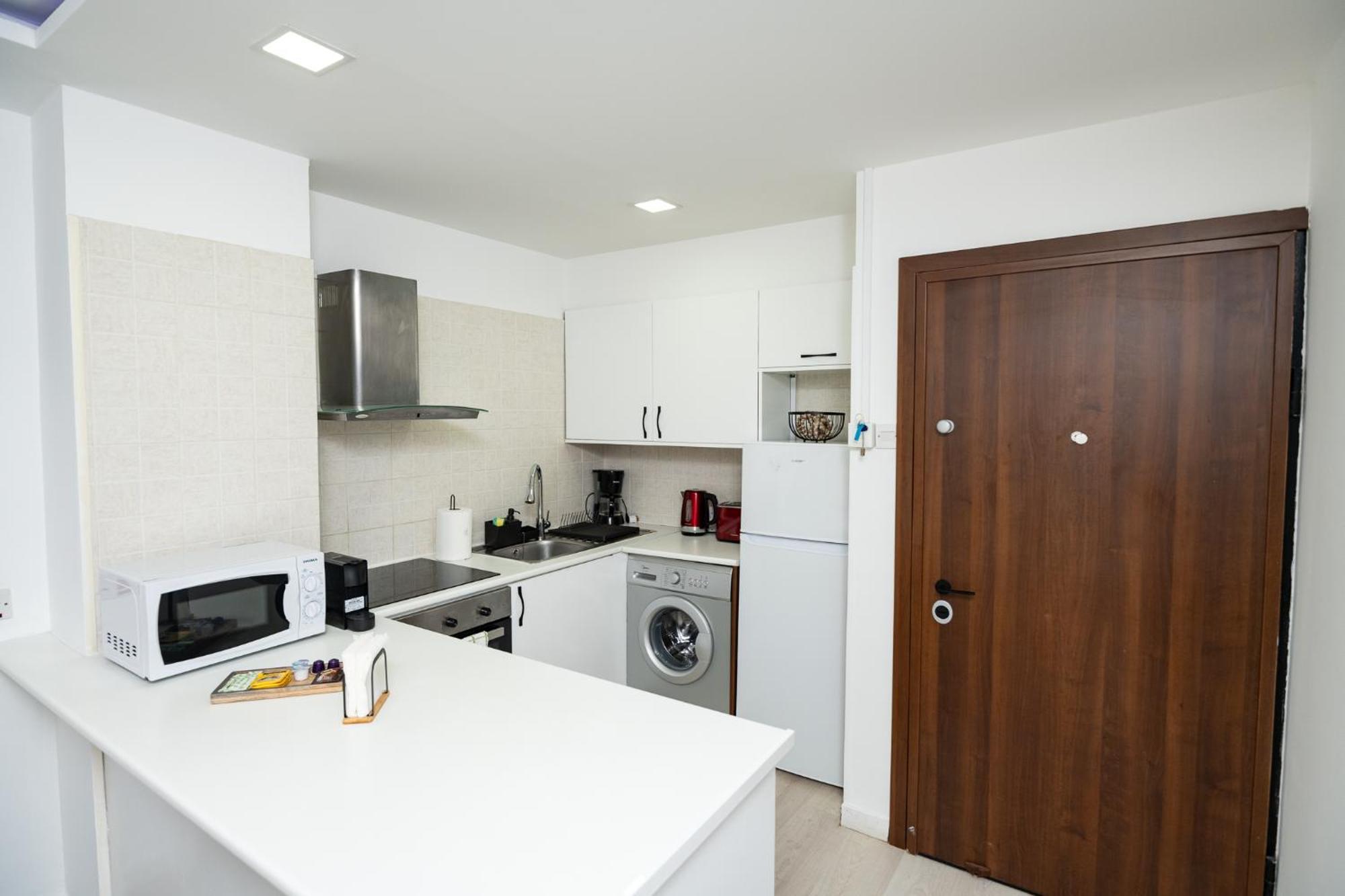 Lazuli Beach & Pool Apartment 501 لارنكا المظهر الخارجي الصورة