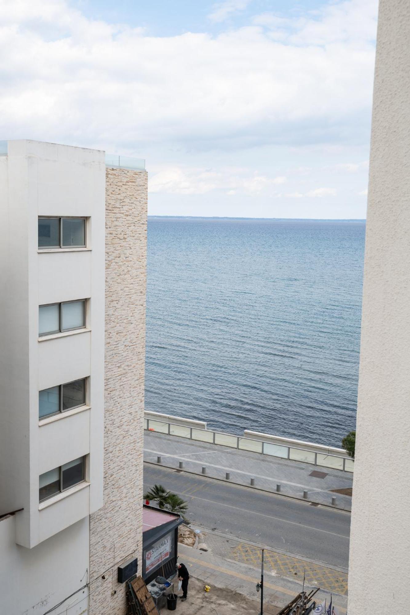 Lazuli Beach & Pool Apartment 501 لارنكا المظهر الخارجي الصورة