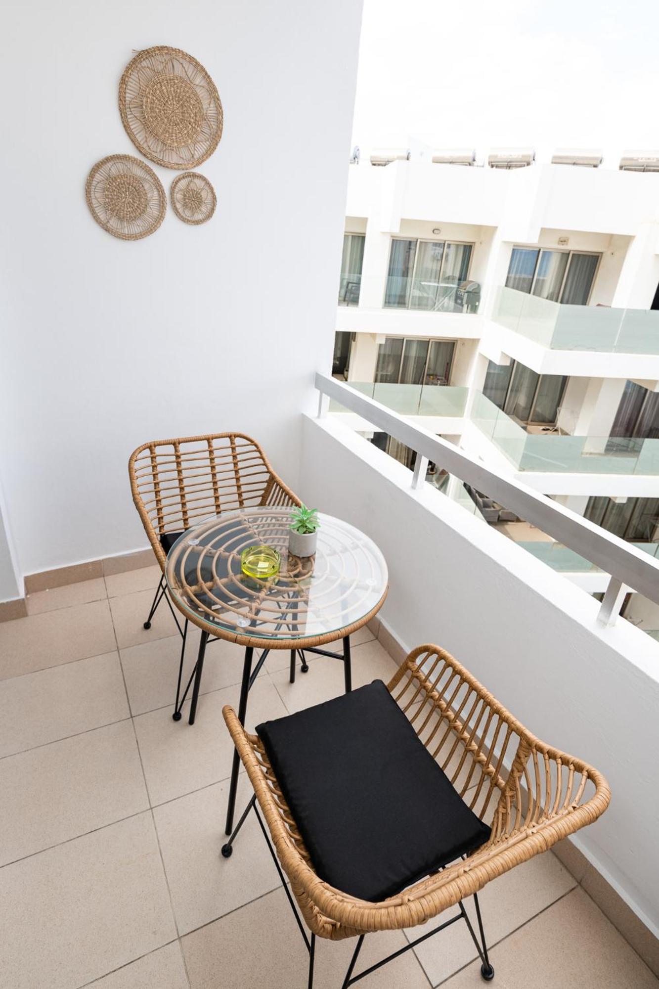 Lazuli Beach & Pool Apartment 501 لارنكا المظهر الخارجي الصورة